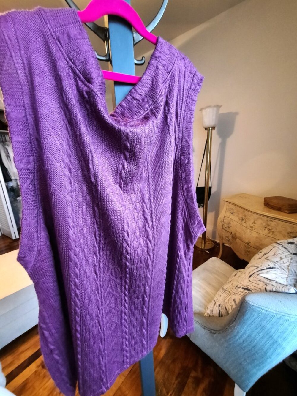 Purple deep v-neck midweight cable-knit vest, long side slits - Picture 4 of 6